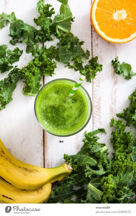 Grünkohl Smoothie mit Banane und Orange Milchshake Getränk trinken grün Entzug Gesundheit Gesunde Ernährung Frucht Vitamin Superfood Vegane Ernährung
