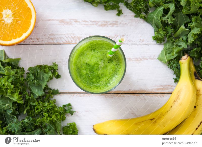 Grünkohl Smoothie mit Banane und Orange Milchshake Getränk grün Entzug Gesundheit Gesunde Ernährung Frucht Vitamin Superfood Vegane Ernährung