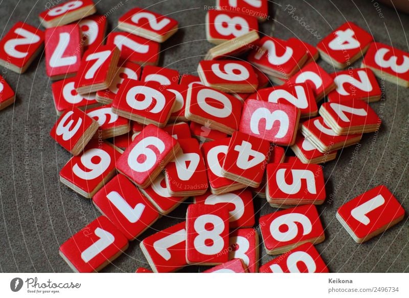 Kopfsalat Zahlen Freude Glück Freizeit & Hobby Glücksspiel Lotterie Kinderspiel Zeichen Ziffern & Zahlen Spielen rot weiß tafel Holz Farbfoto