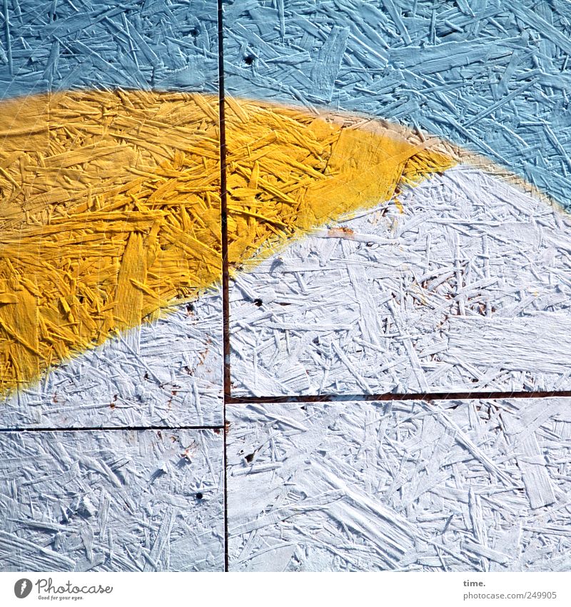 Honig in der Arktis Kunst Kunstwerk Holz Kreuz blau gelb weiß Farbe Farbstoff Bauplatte Spanplatte Fuge Bauzaun gesprüht horizontal vertikal Farbschicht
