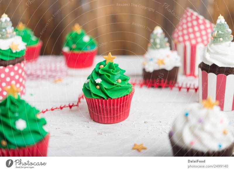 Cupcakes für die Weihnachtszeit Hintergrund neutral Hintergrundbild backen Unschärfe hell Backwaren Kuchen Feste & Feiern Weihnachten & Advent Farbe Sahne