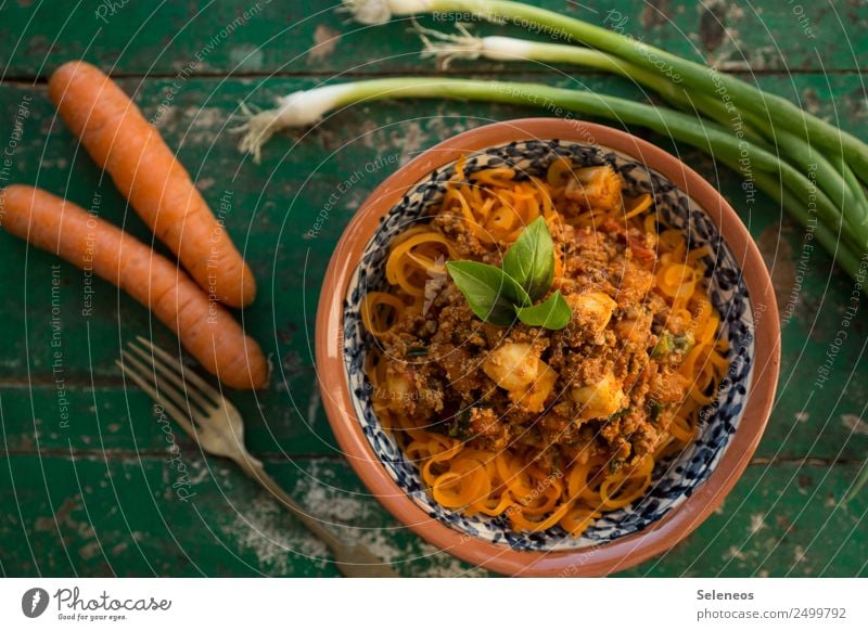 Karottennudeln Nudeln Vegane Ernährung Vegetarische Ernährung Gesunde Ernährung Lebensmittel Gemüse Bioprodukte Diät Gesundheit Foodfotografie Essen frisch