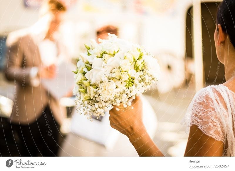 Brautstrauß am Hochzeitstag Stil schön Feste & Feiern Junge Frau Jugendliche Erwachsene Paar Natur Blume Kleid Blumenstrauß Liebe Fröhlichkeit weiß Romantik