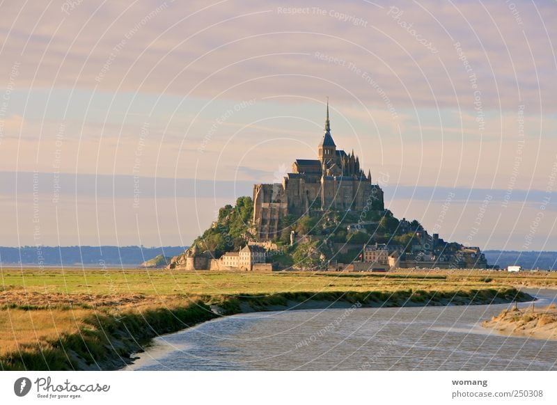 Märchenschloß Insel Mont-Saint-Michel Frankreich Europa Stadt Altstadt Kirche Burg oder Schloss Gebäude Architektur Stein Wasser gigantisch Flut Ebbe Meer