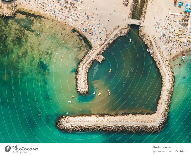 Luftaufnahme des Betonpiers auf türkisfarbenem Wasser im Schwarzmeerresort Costinesti in Rumänien Meer Felsen Strand Buhne Hintergrundbild blau Stein Natur