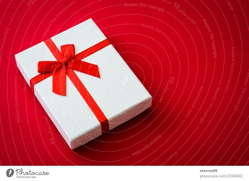 Weiße Geschenkbox kaufen Feste & Feiern Valentinstag Muttertag Weihnachten & Advent Hochzeit Geburtstag Paket Kasten Schleife rot weiß Partnerschaft Vatertag