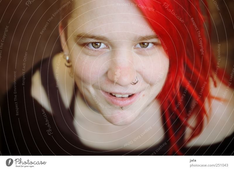 CHAMANSÜLZ | miss priscilla Mensch feminin Frau Erwachsene Gesicht 1 18-30 Jahre Jugendliche Piercing Haare & Frisuren rothaarig langhaarig Rastalocken Blick
