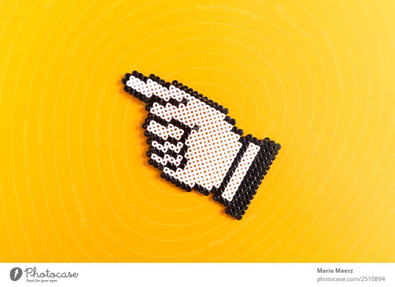 Fingerzeig - Zeigefinger-Symbol aus Bügelperlen Arbeit & Erwerbstätigkeit Kommunizieren machen einfach trendy oben gelb Macht Mut achtsam Ziel Zukunft zeigen