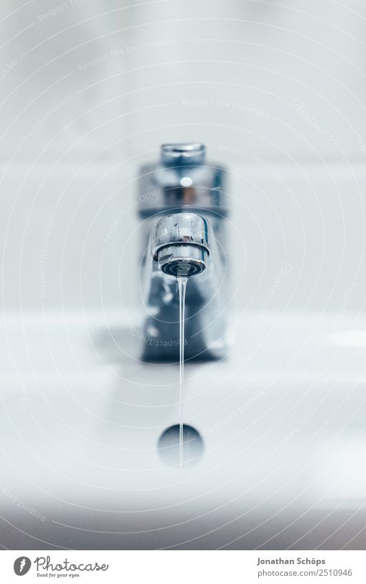 Wasserhahn als Symbol für Wasserknappheit wasserknappheit wassermangel Wärme Dürre Klimawandel wasser sparen sparsam Trinkwasser wasserqualität wasserwerte Hahn