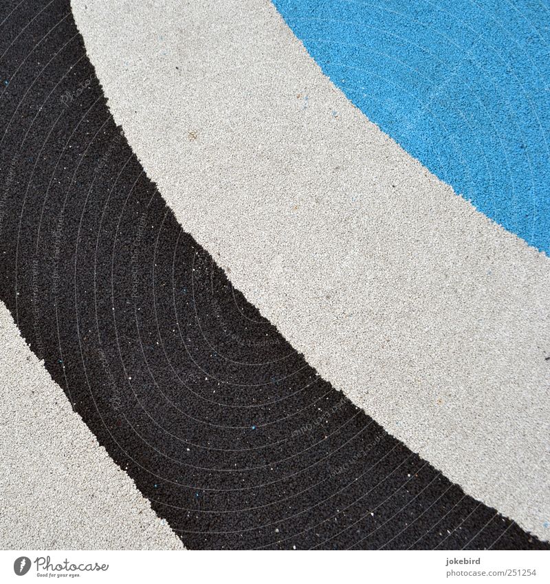 verrückte Streifen Sportstätten Tartan retro rund blau schwarz weiß Strukturen & Formen Bodenbelag Neigung Muster gestreift Kurve Biegung Farbfoto Außenaufnahme