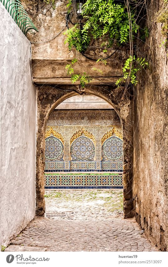 Straßen, Ecken, Details zu Tanger Ferien & Urlaub & Reisen Tourismus Meer Dorf Kleinstadt Stadt Gebäude Architektur alt Marokko maroc Medina Kasbah Riad Türen