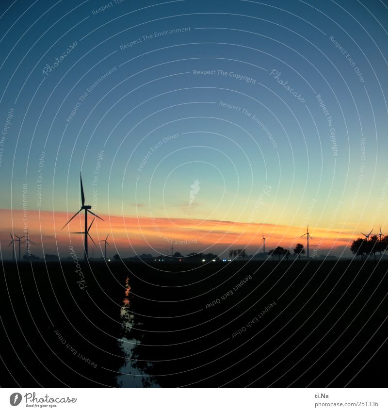 romantische Windkraftanlagen Sonnenaufgang Sonnenuntergang Schönes Wetter Dithmarschen leuchten Blick stehen blau gelb gold rot schwarz Glück Horizont innovativ