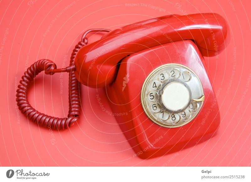 Ein altes rotes Telefon über rotem Hintergrund schön Büro Telekommunikation sprechen Technik & Technologie Ring Linie Kommunizieren Telefongespräch weiß Aktion