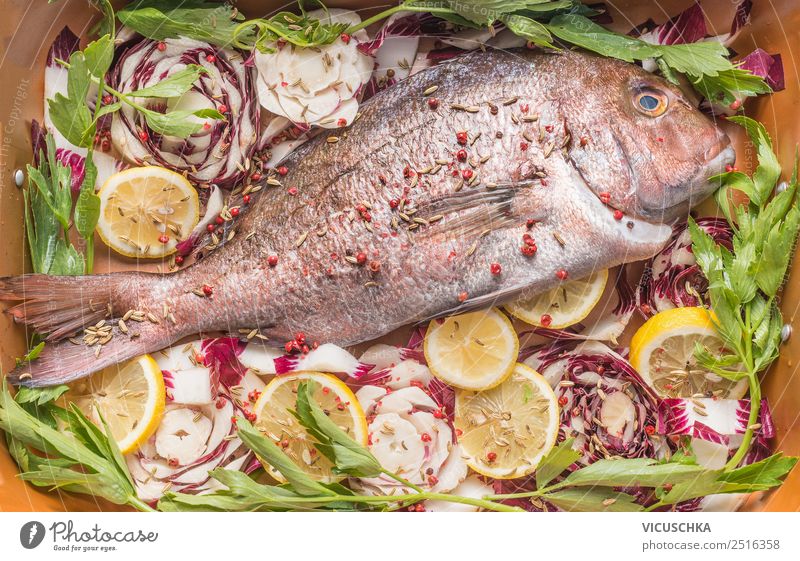 Pink Dorado Fisch mit Gemüse und Zirone Lebensmittel Kräuter & Gewürze Ernährung Mittagessen Festessen Bioprodukte Vegetarische Ernährung Diät Slowfood Geschirr