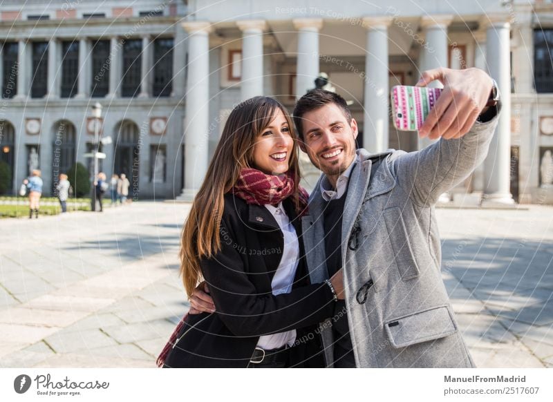 Paar mit Selfie im Prado Museum Madrid Lifestyle elegant Stil Freude schön Ferien & Urlaub & Reisen Tourismus Sightseeing Winter Telefon Mensch Frau Erwachsene