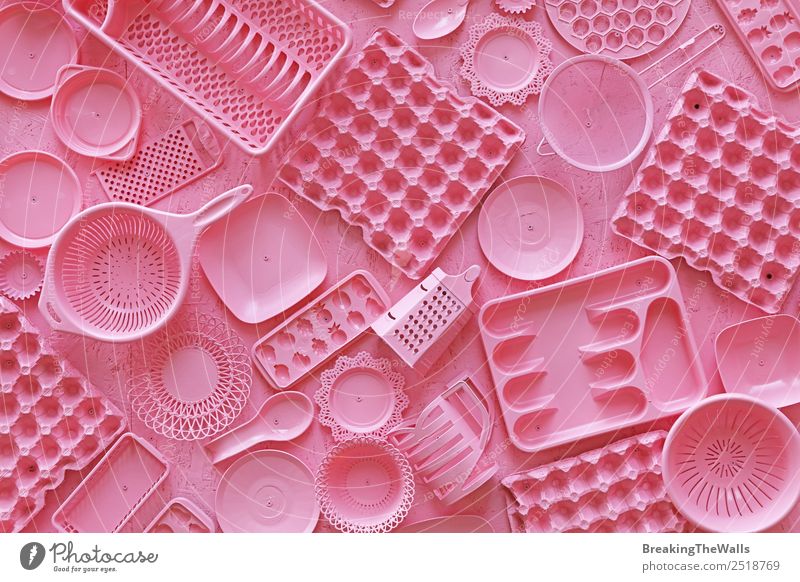 Verschiedene rosa gefärbte Küchenutensilien Lifestyle Stil Design Basteln Renovieren Innenarchitektur Dekoration & Verzierung Tisch Container Sammlung Holz