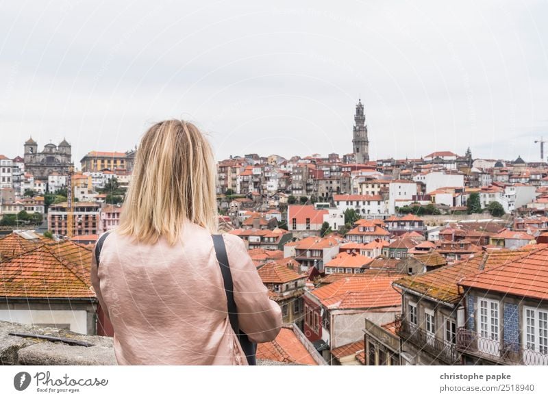 Blick auf Porto Ferien & Urlaub & Reisen Ausflug Sightseeing Städtereise feminin Junge Frau Jugendliche Haare & Frisuren 1 Mensch 30-45 Jahre Erwachsene