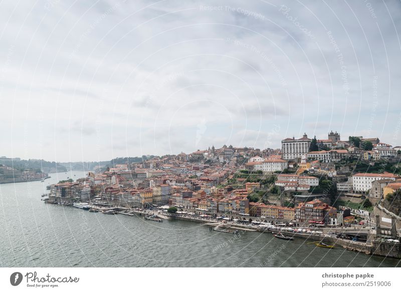 Porto tags Himmel Wolken Flussufer historisch Douro Altstadt Ferien & Urlaub & Reisen Städtereise Portugal Farbfoto Außenaufnahme Textfreiraum oben Tag