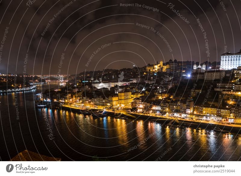 Porto nachts Ferien & Urlaub & Reisen Tourismus Ausflug Städtereise Himmel Wolken Nachthimmel Küste Flussufer Douro Stadt Hafenstadt Stadtzentrum Stadtrand