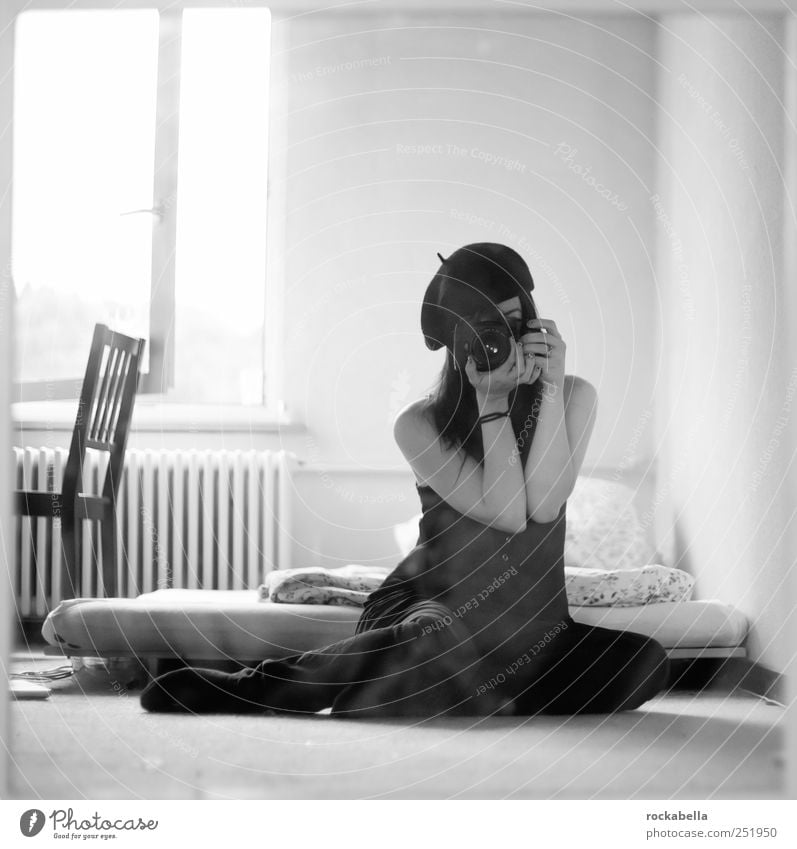 ade schwiiz. feminin Junge Frau Jugendliche 1 Mensch 18-30 Jahre Erwachsene Mode Bekleidung schwarzhaarig langhaarig schön einzigartig Gefühle Fotograf