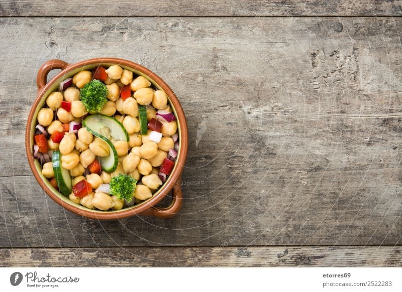 Kichererbsensalat in brauner Schüssel auf Holz Lebensmittel Gemüse Ernährung Mittagessen Vegetarische Ernährung Diät Gesundheit Gesunde Ernährung frisch weiß