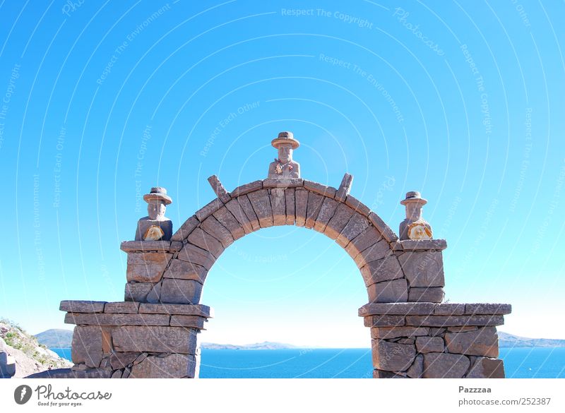 Baukunst Kunstwerk See Südamerika Peru Titicacasee Ruine Bauwerk Mauer Wand Tür Stein bauen entdecken Ferien & Urlaub & Reisen Zufriedenheit Blauer Himmel blau