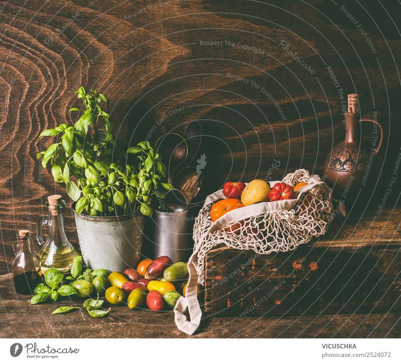 Stillleben mit bunten Tomaten Lebensmittel Gemüse Kräuter & Gewürze Ernährung Bioprodukte Vegetarische Ernährung Geschirr kaufen Gesunde Ernährung