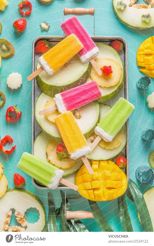 Obst und Eis am Stiel Lebensmittel Frucht Speiseeis Ernährung Bioprodukte Vegetarische Ernährung Geschirr kaufen Stil Design Sommer Mango Kiwi Beeren Popsicles