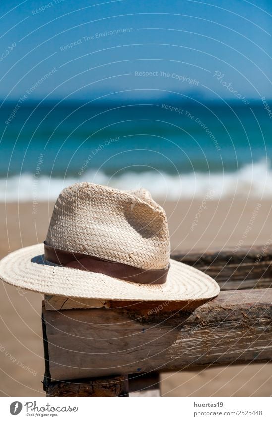 Wärme am Strand Lifestyle Erholung Ferien & Urlaub & Reisen Tourismus Meer Sport Umwelt Natur Sand Küste Wasserfahrzeug Sonnenbrille Schal Hausschuhe Hut
