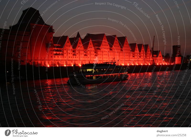 Kölner Lichter 2003/Rheinauhafen Langzeitbelichtung Nacht rot Architektur Hafen Brand