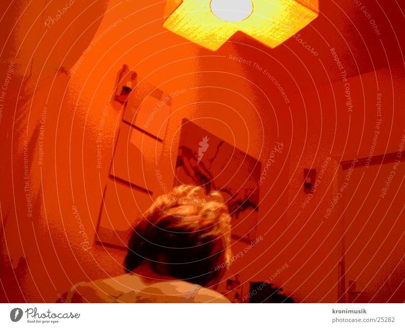 under red lamp rot ruhig Denken Lampe Frau Stimmung atmosphärisch Foyer Rücken
