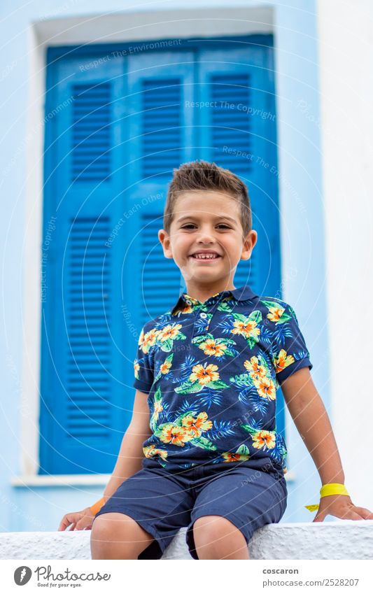 Porträt eines süßen kleinen Jungen auf einem Dorf auf einer Insel Griechenland Lifestyle Ferien & Urlaub & Reisen Tourismus Sommer Haus Kind Kleinkind