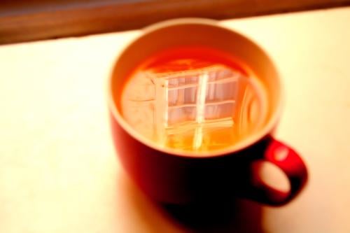 Welt in Teetasse Lebensmittel Getränk Heißgetränk Tasse Schalen & Schüsseln Spiegel Glas Wasser Stimmung Vorsicht Gelassenheit ruhig Weisheit klug ästhetisch