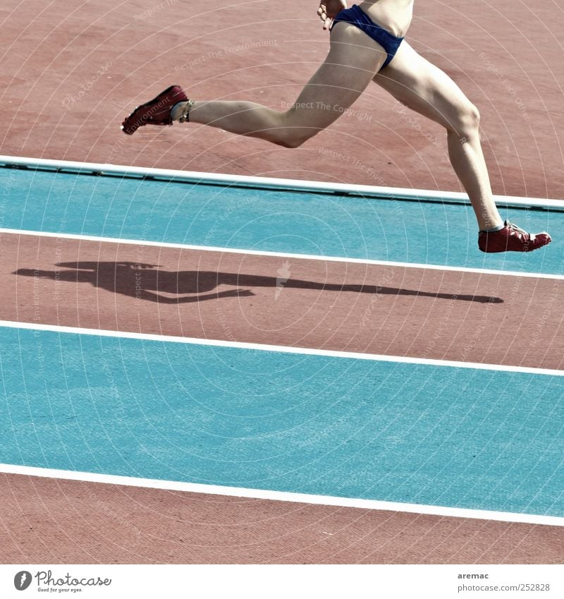 Sauseschritt Sport Fitness Sport-Training Leichtathletik Sportler Sportstätten Lebenslauf Laufsport laufen Mensch feminin Frau Erwachsene Beine Fuß 1 Bewegung