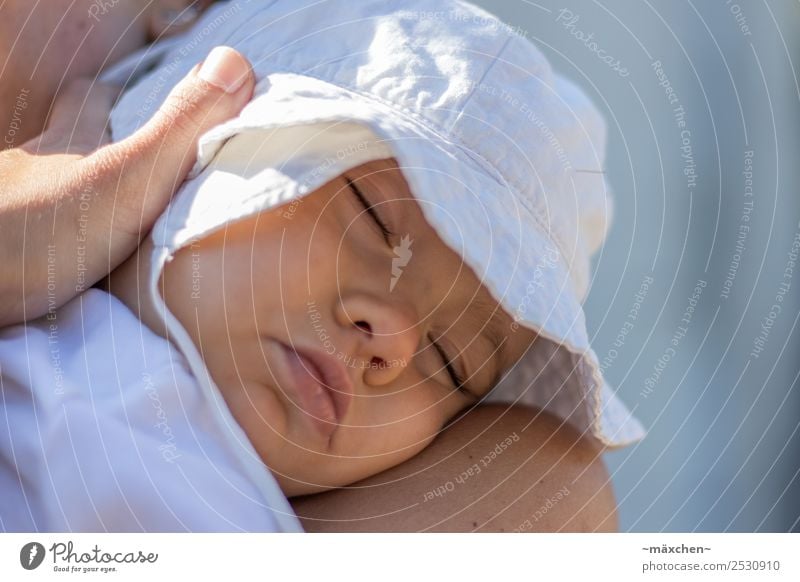 Mittagsschlaf Kind Baby Kleinkind Gesicht Hut liegen schlafen träumen Gefühle Glück Vertrauen Sicherheit Schutz Geborgenheit Warmherzigkeit Sympathie Liebe