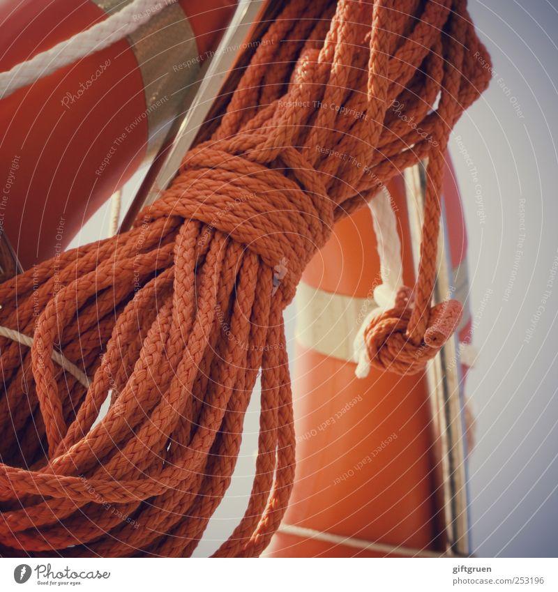 sicher ist sicher Schifffahrt Bootsfahrt Passagierschiff Sicherheit Güterverkehr & Logistik Rettung Rettungsring Seil Knoten Wasserfahrzeug retten Risiko
