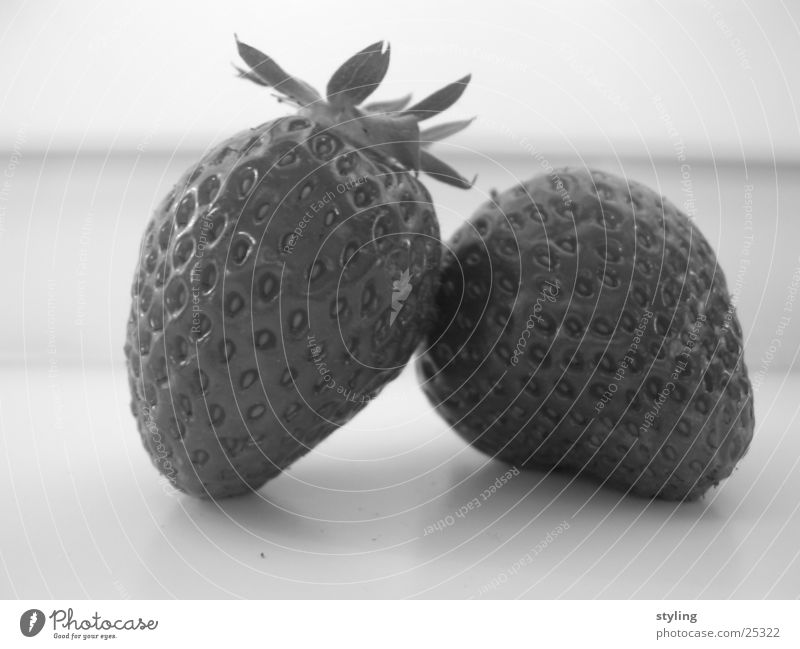 Strawberry Session fruchtig Gesundheit Erdbeeren strawberry strawberries Schwarzweißfoto
