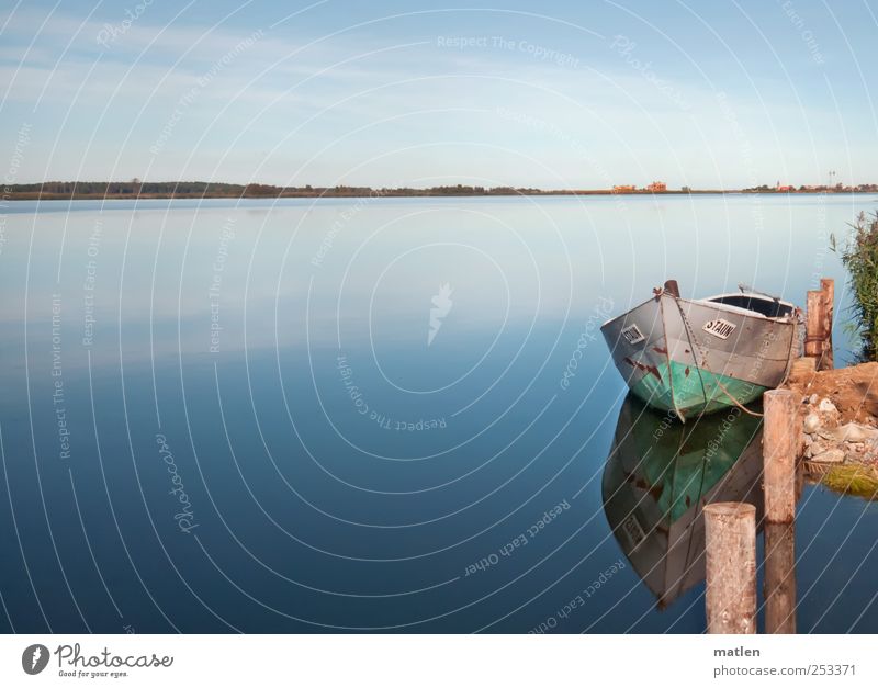 Die Staun Landschaft Wasser Himmel Wolken Horizont Herbst Schönes Wetter Küste Ostsee Ruine Fischerboot Holz Rost blau braun grün Einsamkeit Zufriedenheit