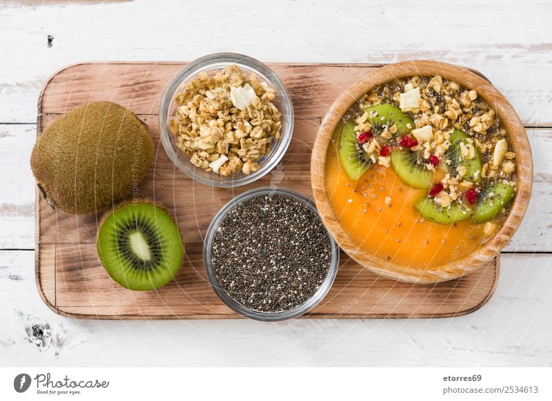 Smoothie mit Obst, Getreide und Chia Lebensmittel Joghurt Frucht Dessert Ernährung Frühstück Vegetarische Ernährung Diät Gesundheit Gesunde Ernährung Sommer