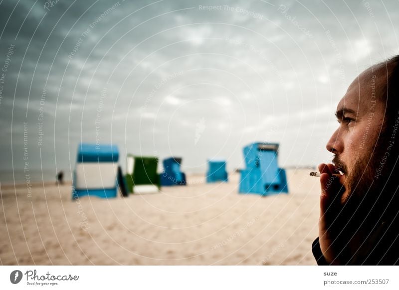 One-man-free Gesicht Rauchen Freiheit Sommer Sommerurlaub Strand Meer Mensch maskulin Mann Erwachsene Kopf Hand 18-30 Jahre Jugendliche 30-45 Jahre Sand Himmel