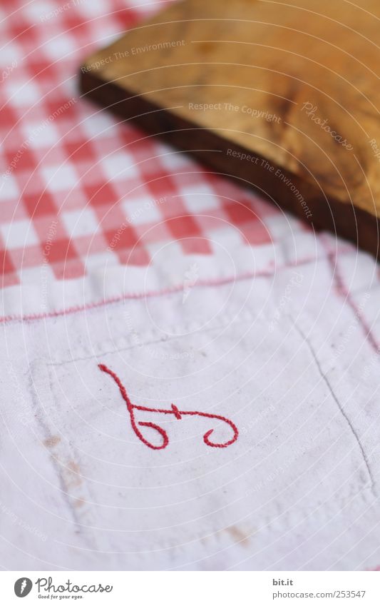 fürs Frühstück :-) Ernährung Abendessen Picknick Geschirr Häusliches Leben alt einzigartig Stickereien Stoff Tuch Schneidebrett kariert Buchstaben antik