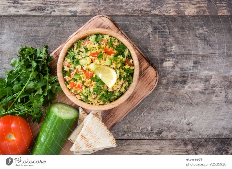 Tabbouleh-Salat Tisch Salatbeilage Couscous Gemüse Tomate Gurke Salatgurke Petersilie Minze Vegane Ernährung Vegetarische Ernährung Gesunde Ernährung Diät
