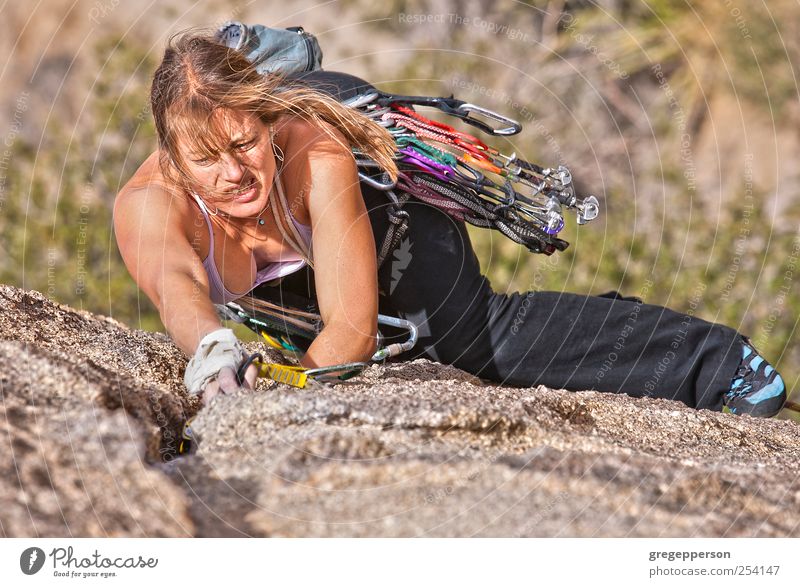 Weibliche Klettererin. Leben Sport Klettern Bergsteigen Erfolg feminin Frau Erwachsene 1 Mensch 18-30 Jahre Jugendliche sportlich Lebensfreude Tapferkeit