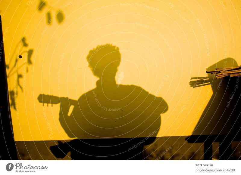 Zweitausendfünfhundert Freizeit & Hobby Spielen Sonne wandern Garten Mensch 1 Kultur Jugendkultur Musik Konzert Sänger Musiker Gitarre Natur Herbst Wetter Blatt