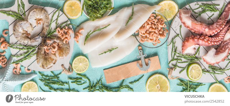Verschidene Meeresfrüchte auf blau mit Algen Lebensmittel Ernährung Mittagessen Festessen kaufen Stil Design Gesunde Ernährung Restaurant Octopus Garnelen