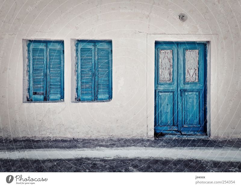 Keiner da Altstadt Menschenleer Haus Mauer Wand Fenster Tür Straße alt eckig blau grau weiß Idylle Santorin Grichenland hell-blau Farbfoto Außenaufnahme