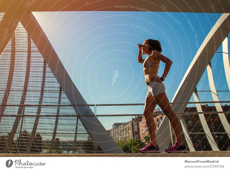 Läuferinnenporträt Lifestyle Glück schön Körper Wellness Sommer Sport Joggen Mensch Frau Erwachsene Fitness rennen Abtasthorizont Training Mädchen laufen Jogger
