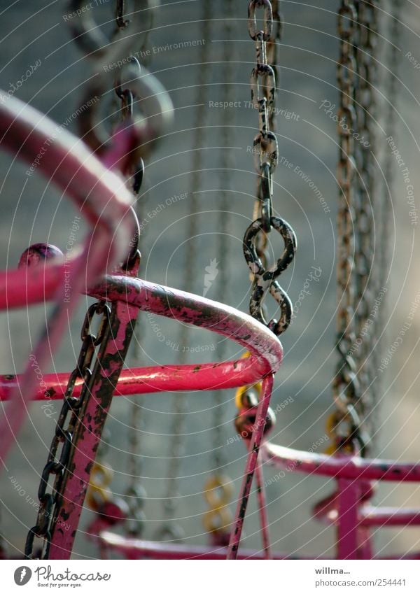 Auszeit oder Ruhestand Kettenkarussell Kettenglied Metall Erholung pink rosa Einsamkeit Abenteuer Sicherheit stagnierend leer Abnutzung Kettenreaktion Sitz