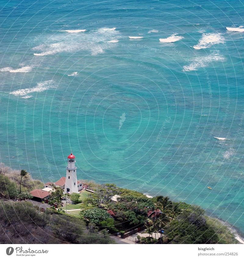 Hawaii I Sommerurlaub Meer Wellen Wasser Küste Pazifik Honolulu USA Amerika Menschenleer Leuchtturm schön blau Ferne Brandung Farbfoto Außenaufnahme