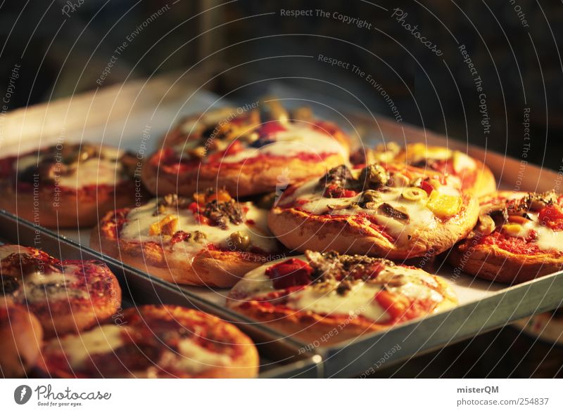 Pizza ist fertig. Lifestyle ästhetisch Ernährung Fastfood Italienisch kulinarisch frisch Ofenrohr Miniatur viele Teigwaren lecker Appetit & Hunger heiß ungesund
